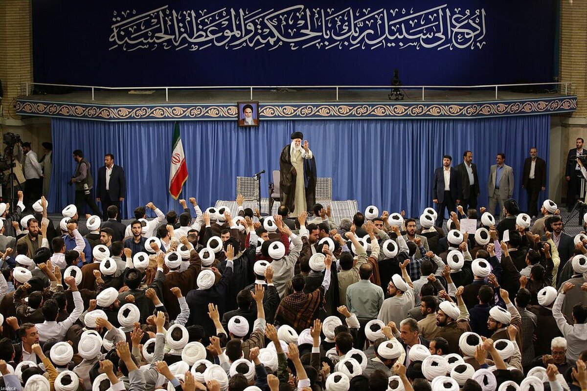 در میدان اقامه‌ امر «تبیین» با فرمان «آتش به اختیار» ذره‌ای تعلل نخواهیم کرد