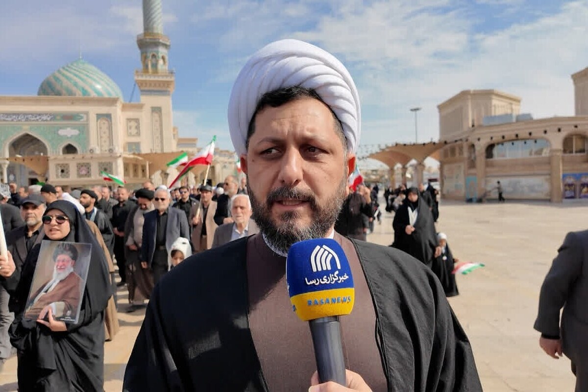 مردم ما از میراث امام راحل و رهبر شهیدمان یک گام عقب نشینی نمی کنند