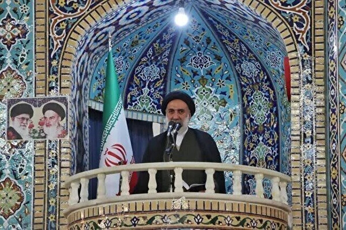 تکریم امام شهید انقلاب از شعائر دینی است