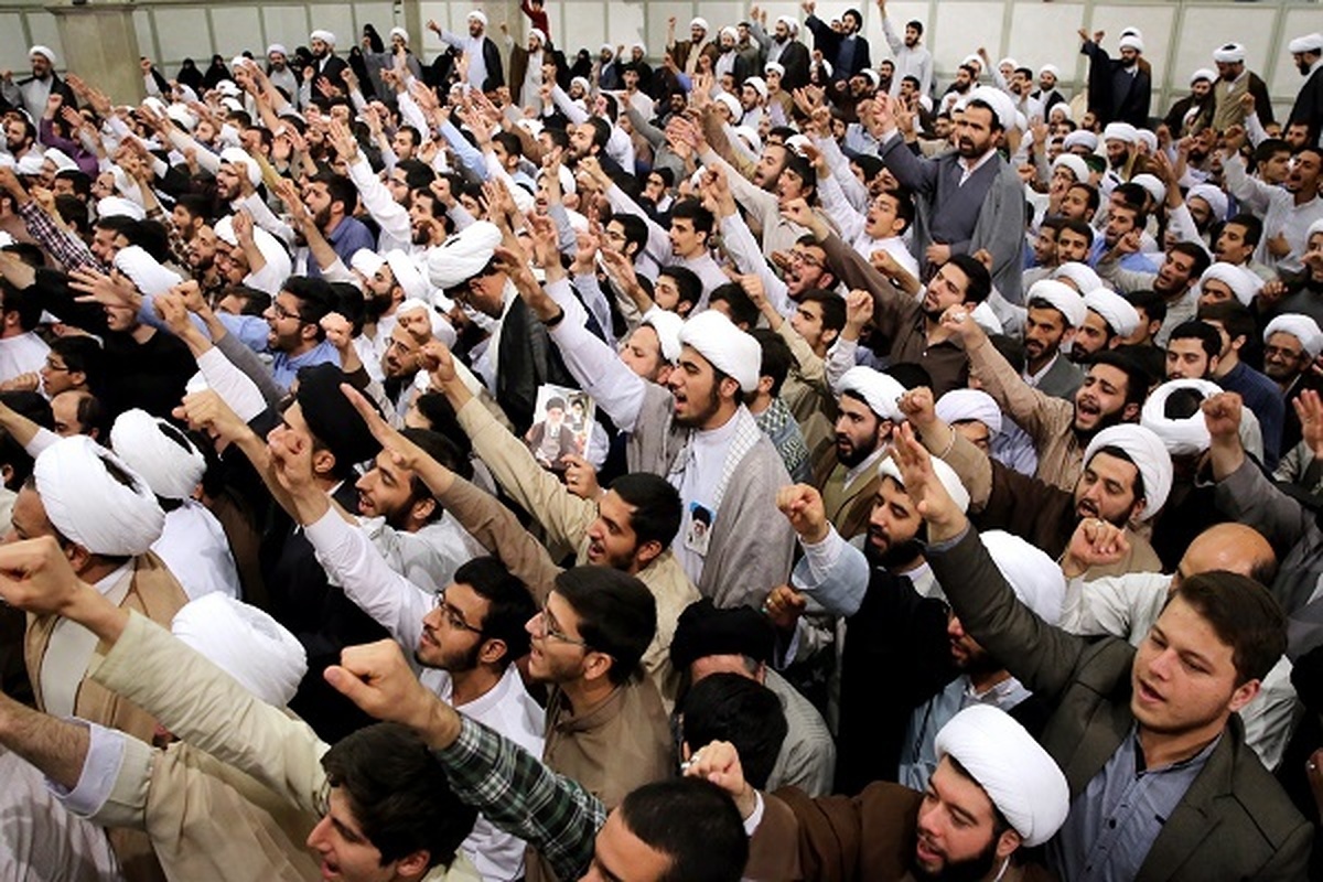 بیعت نمایندگان طلاب و فضلای آبادان و خرمشهر با آیت الله سید مجتبی خامنه ای