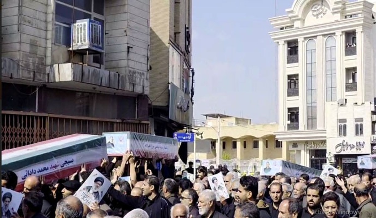پیکر مطهر ۱۰ شهید مدافع وطن جنگ رمضان در کاشان تشییع شد + عکس