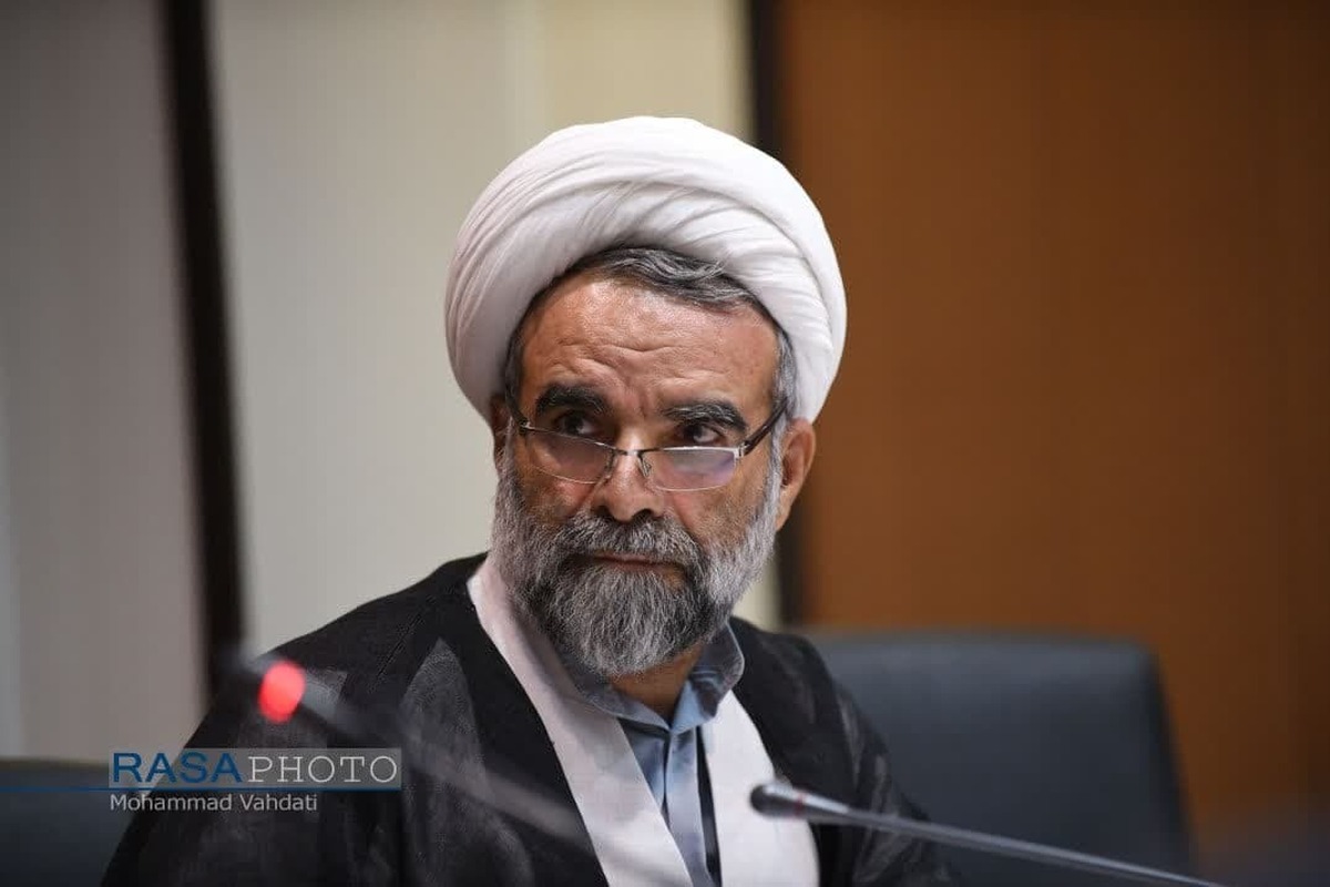 امروز وظیفه همه ما اطاعت از فرامین و لبیک به رهبر انقلاب اسلامی است