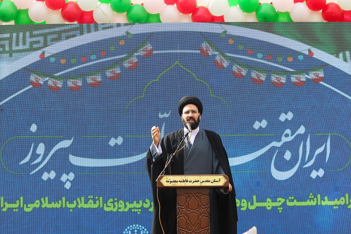 انتخاب آیت‌الله خامنه‌ای محکم‌ترین سیلی بر صورت مستکبران عالم بود
