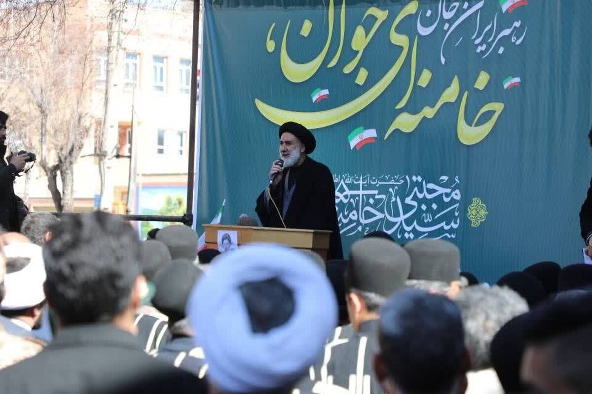 آیت‌الله سیدمجتبی خامنه‌ای میراث‌دار اندیشه اقتدار و مقاومت امام شهید هستند