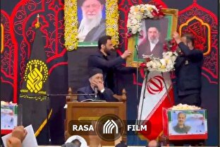لحظه اعلام انتخاب آیت‌الله سید مجتبی خامنه‌ای به رهبری ایران اسلامی در حرم حضرت معصومه