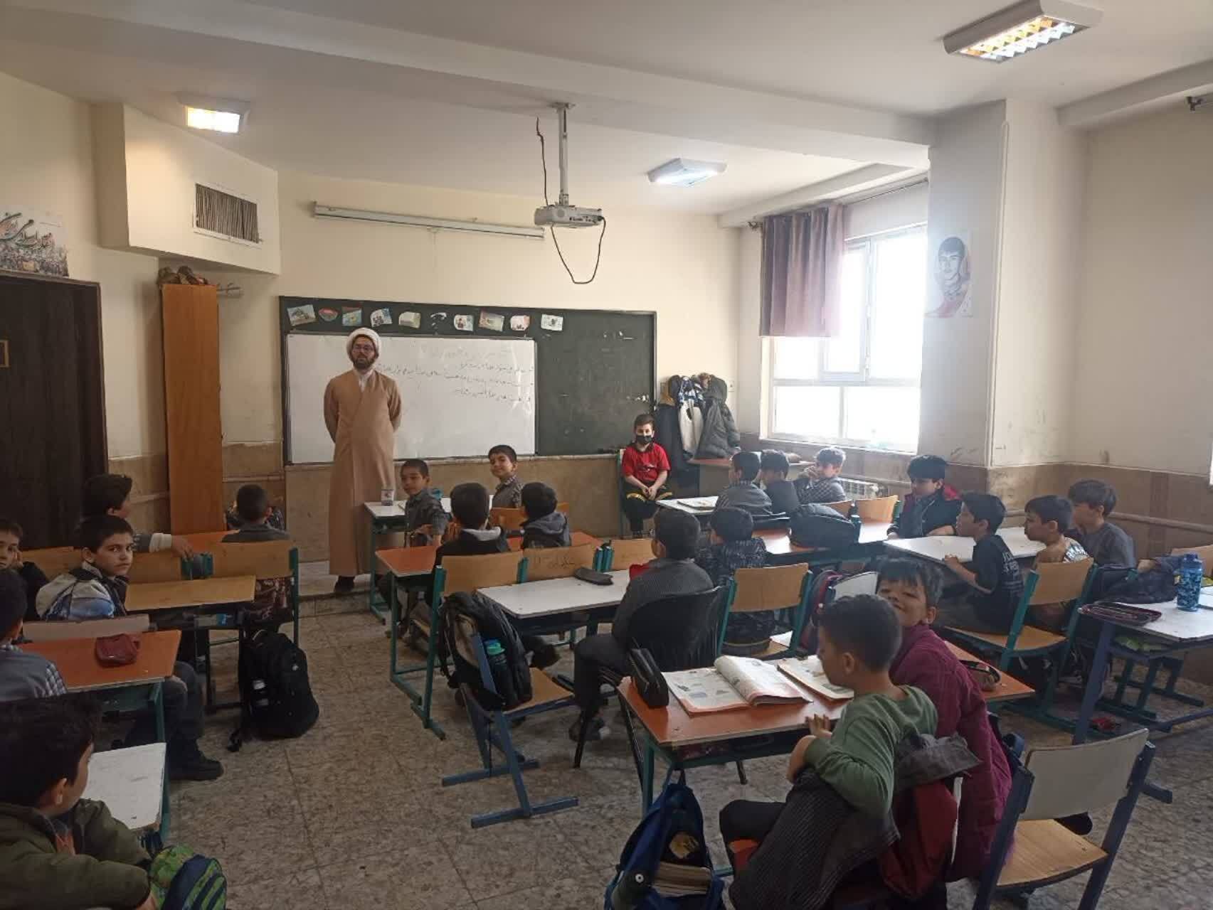 آغاز فعالیت گروه تبلیغی‌ جهادی «رشد» در مدارس مناطق حاشیه‌ای قم در ماه مبارک رمضان