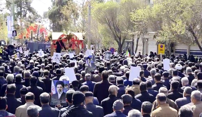 تشییع کاروان سوم شهدای اقتدار کاشان + عکس