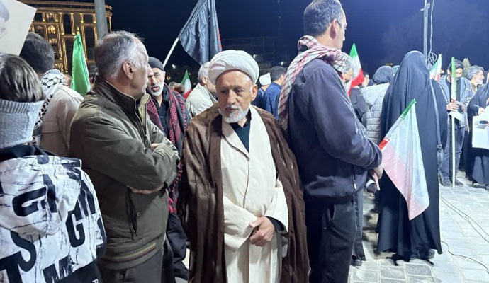 مردم کاشان پای کار انقلاب
