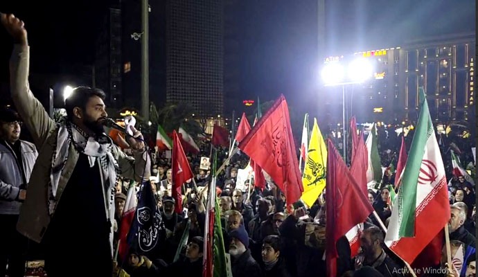 مردم کاشان پای کار انقلاب + عکس