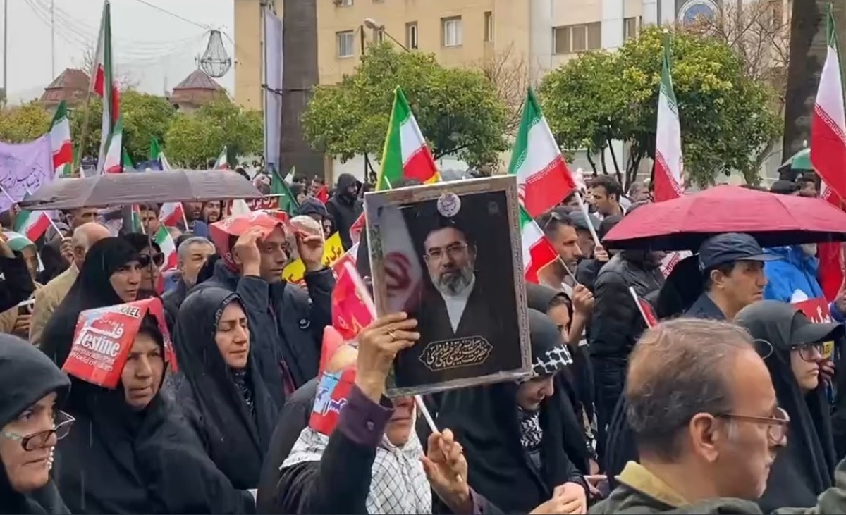 فیلم| حضور مردم فارس در راهپیمایی روز قدس زیر باران