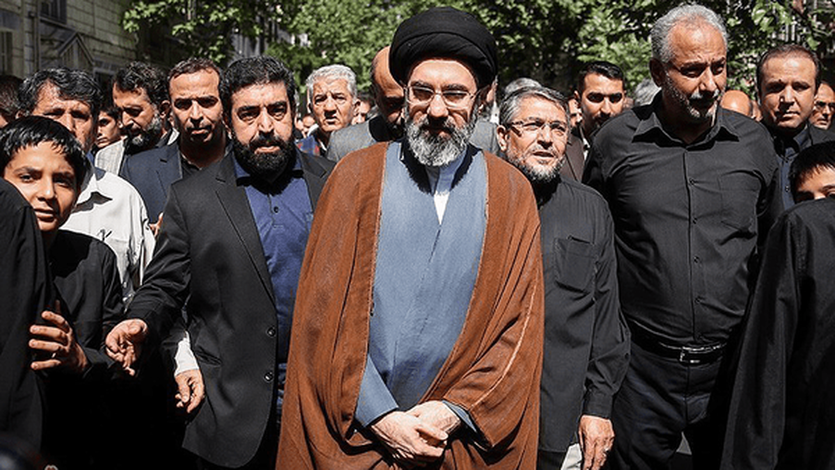 بیعت اساتید و طلاب سبزواری مقیم قم با امام سید مجتبی خامنه‌ای