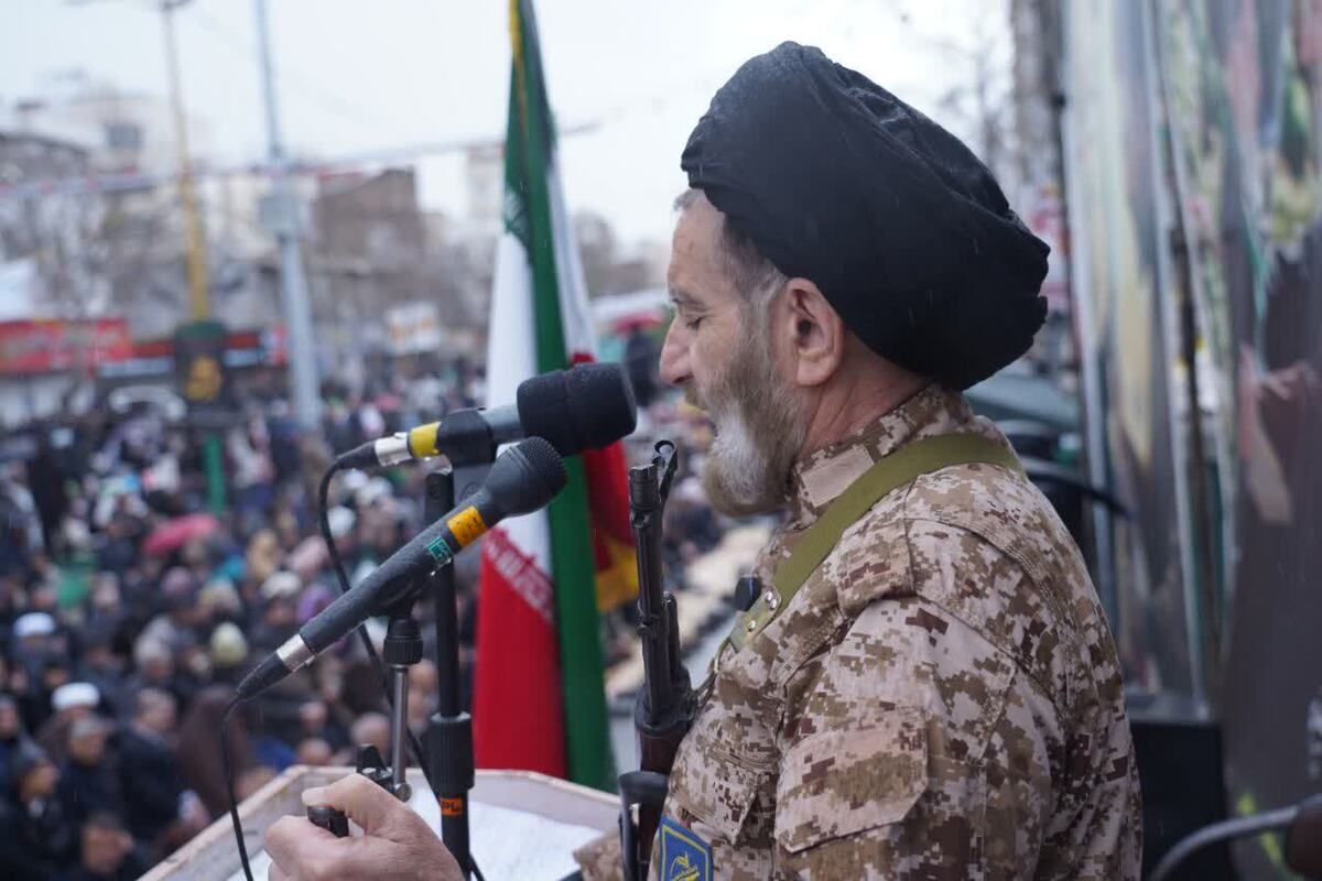 پیروزی نهایی در میدان نبرد تا نابودی دشمنان ادامه دارد