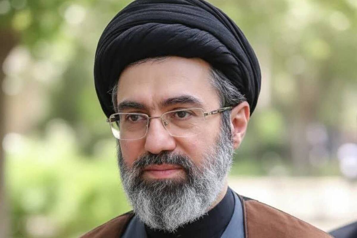 دستور رهبر معظم انقلاب اسلامی به ادامه خدمت منصوبان رهبر شهید بر اساس احکام و تدابیر سابق