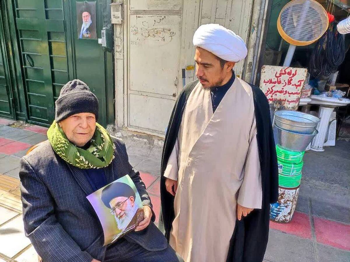 کسبه و بازاریان قم با طلاب جهادگر در خط مقدم جنگ رمضان