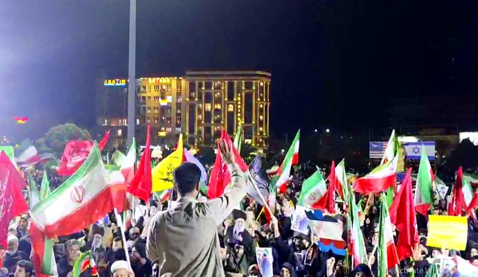 مردم کاشان پای انقلاب/ علمدار ولایت کاشونیا فدایت + عکس