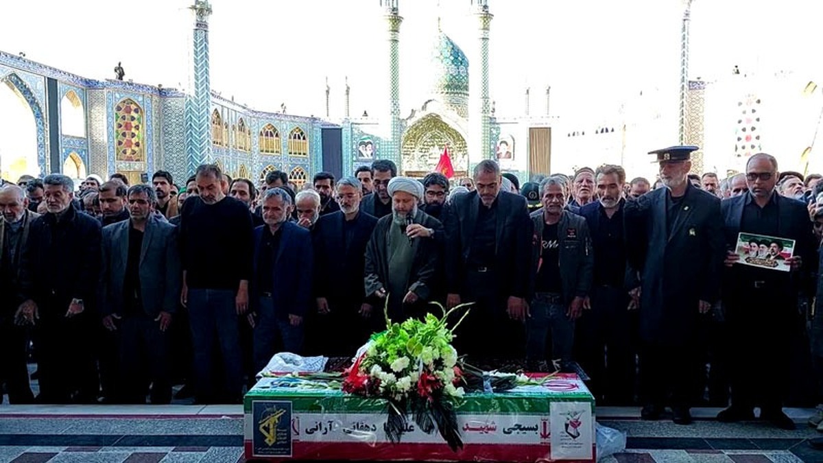 پیکر روحانی بسیجی شیخ محمد باغستانی در آران و بیدگل تشییع شد