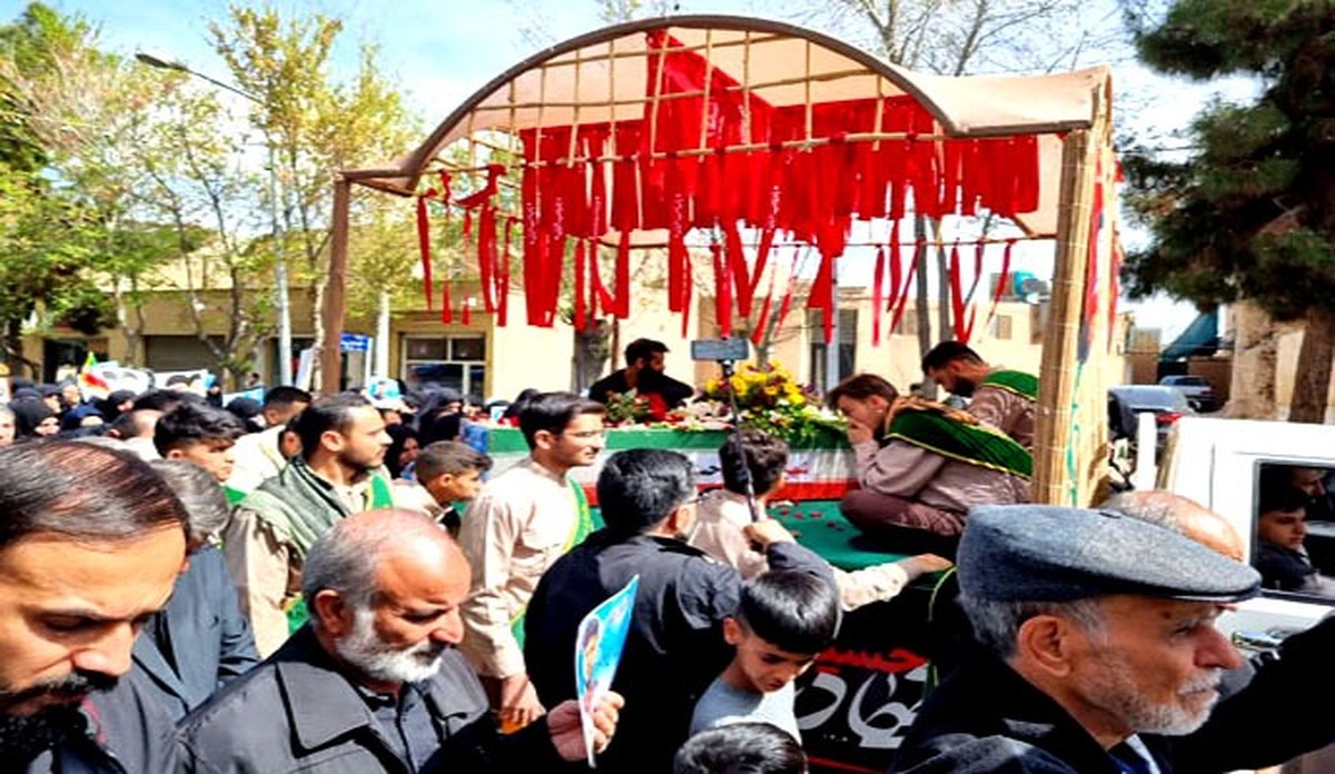 پیکر مطهر شهید مدافع وطن جنگ رمضان در کاشان تشییع شد + عکس