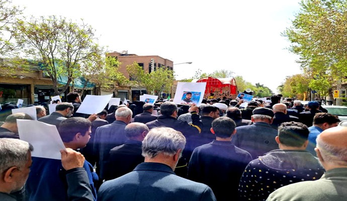پیکر مطهر شهید مدافع وطن جنگ رمضان در کاشان تشییع شد + عکس