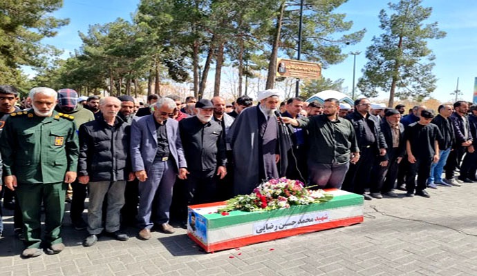پیکر مطهر شهید مدافع وطن جنگ رمضان در کاشان تشییع شد + عکس