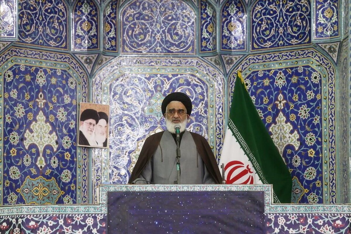 ملت ایران هرگز در برابر زورگویی و قلدری ها تسلیم نمی شود/ آمریکا با استقلال ما سر ستیز دارد