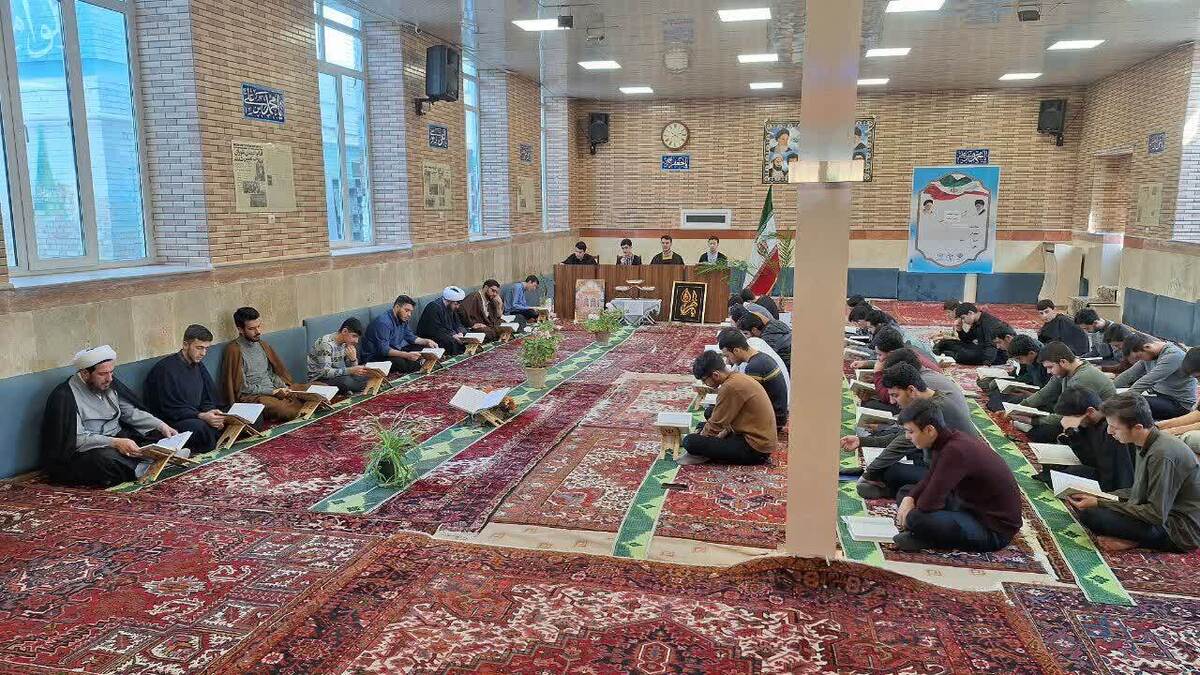 برگزاری برنامه قرائت روزانه قرآن در حسینیه سردار سلیمانی+ تصاویر