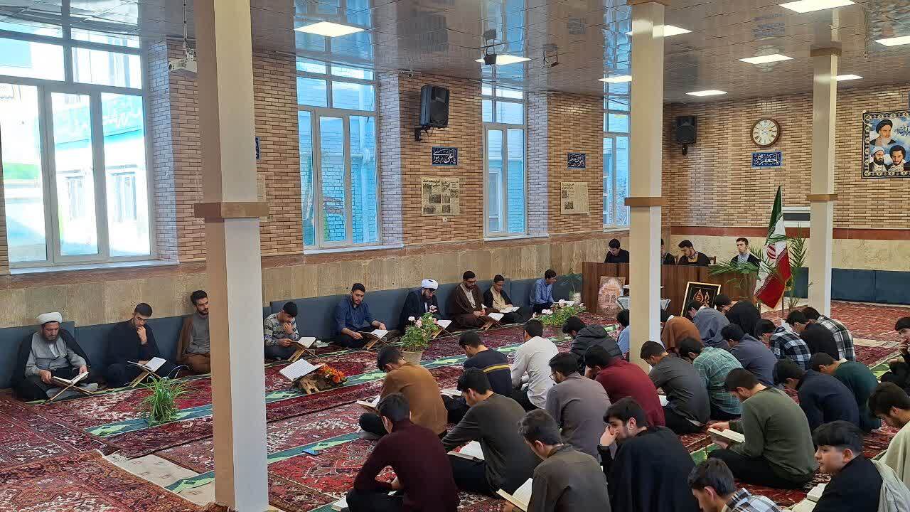 در حسینیه حوزه علمیه امیرالمومنین تبریز