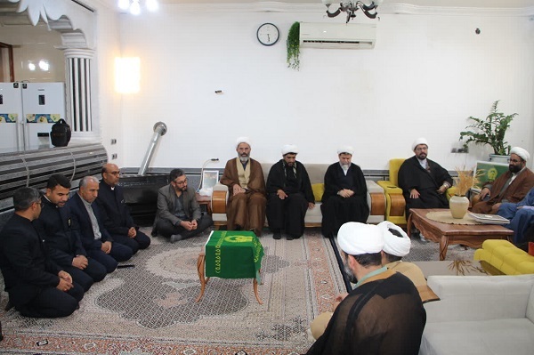 دیدار مدیر حوزه علمیه فارس با خانواده شهید روحانی اغتشاشات اخیر+تصاویر