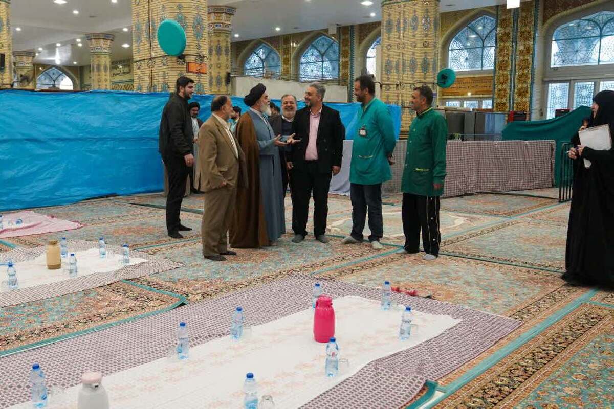 برپایی سفره افطاری ۵ هزار نفری زائران در مسجد مقدس جمکران