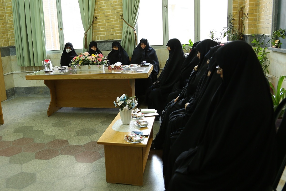 بازدید مدیر جامعه الزهرا از مدرسه علمیه فائزات
