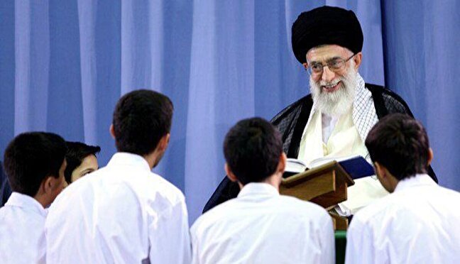 امام خامنه‌ای؛ معلم جهانی امت