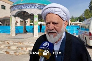 رهبری در نظام اسلامی نیابت از امام زمان (عج) است