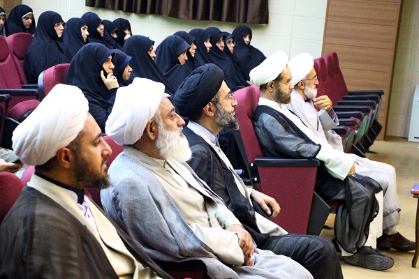 گردهمایی طلاب و فضلای حوزه علمیه فارس همزمان با انتشار بیانیه رهبر انقلاب