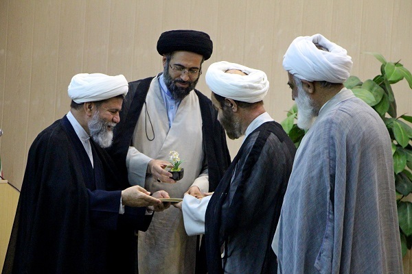 گردهمایی طلاب و فضلای حوزه علمیه فارس همزمان با انتشار بیانیه رهبر انقلاب