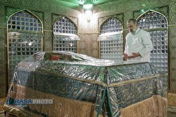 آنگاه پناهش داد ...