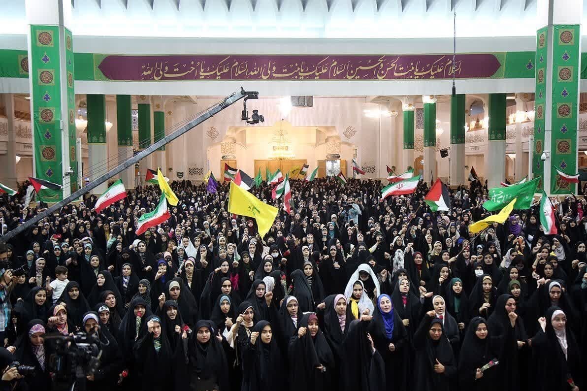 برنامه آستان مقدس حضرت معصومه در دهه کرامت با محوریت شعار «ایران، ایران امام رضا» برنامه آستان مقدس حضرت معصومه در دهه کرامت با محوریت شعار «ایران، ایران امام رضا»