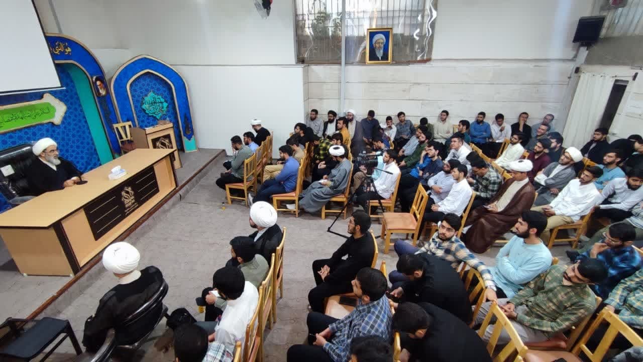 امام خمینی فقه فردی را به حوزه اجتماعی و حکومتی سوق داد