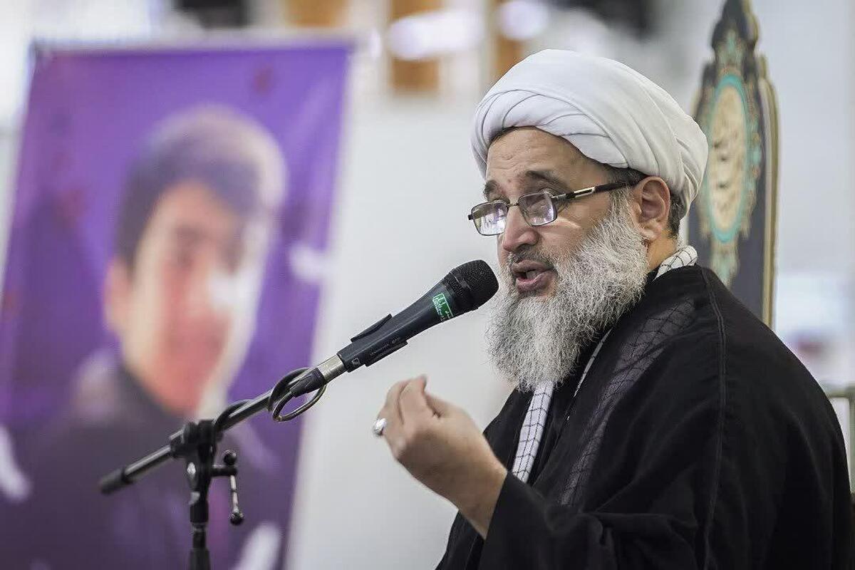 رهبر معظم انقلاب راه امام راحل را با همان مبانی و حکمت ادامه دادهاند