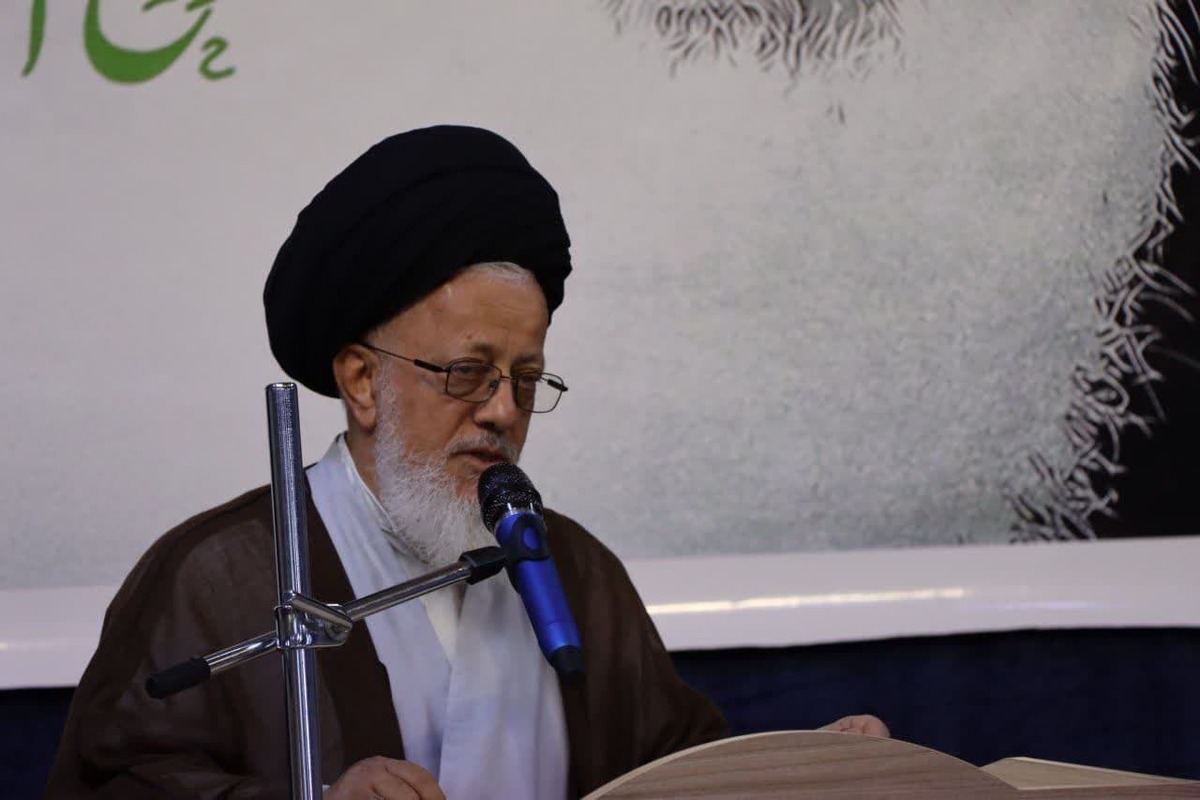 امام خمینی شجره طیبهای بود که با نور ایمان، جهان را بیدار کرد