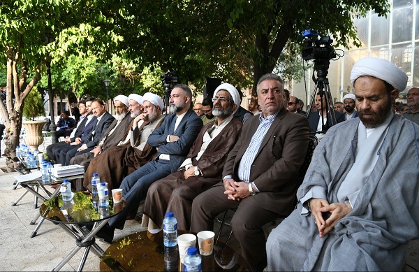 نشان مفاخر به آیت الله احمد بهشتی اهدا شد