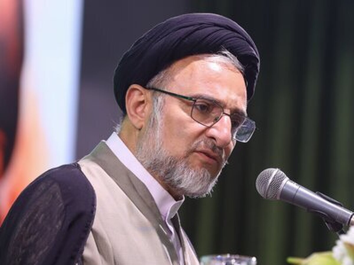 توزیع گسترده تصاویر شهدا و قرائت قرآن در مسیر اربعین لازم است