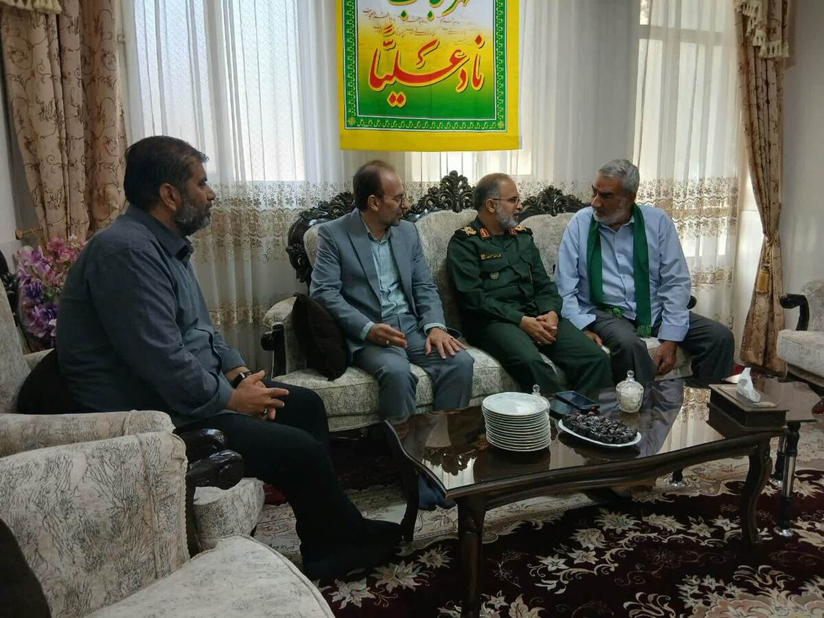 حضور سردار موحد در منزل شهید شاخص سال 1404 استان قم