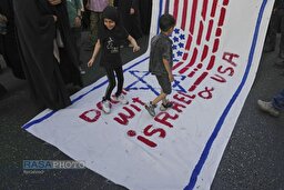 خشم کودکان ایران از پرچم خون آشام