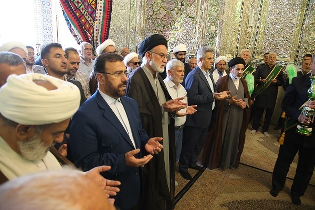 آیین غبارروبی حرم مطهر حضرت سیدعلاءالدین‌حسین شیراز برگزار شد
