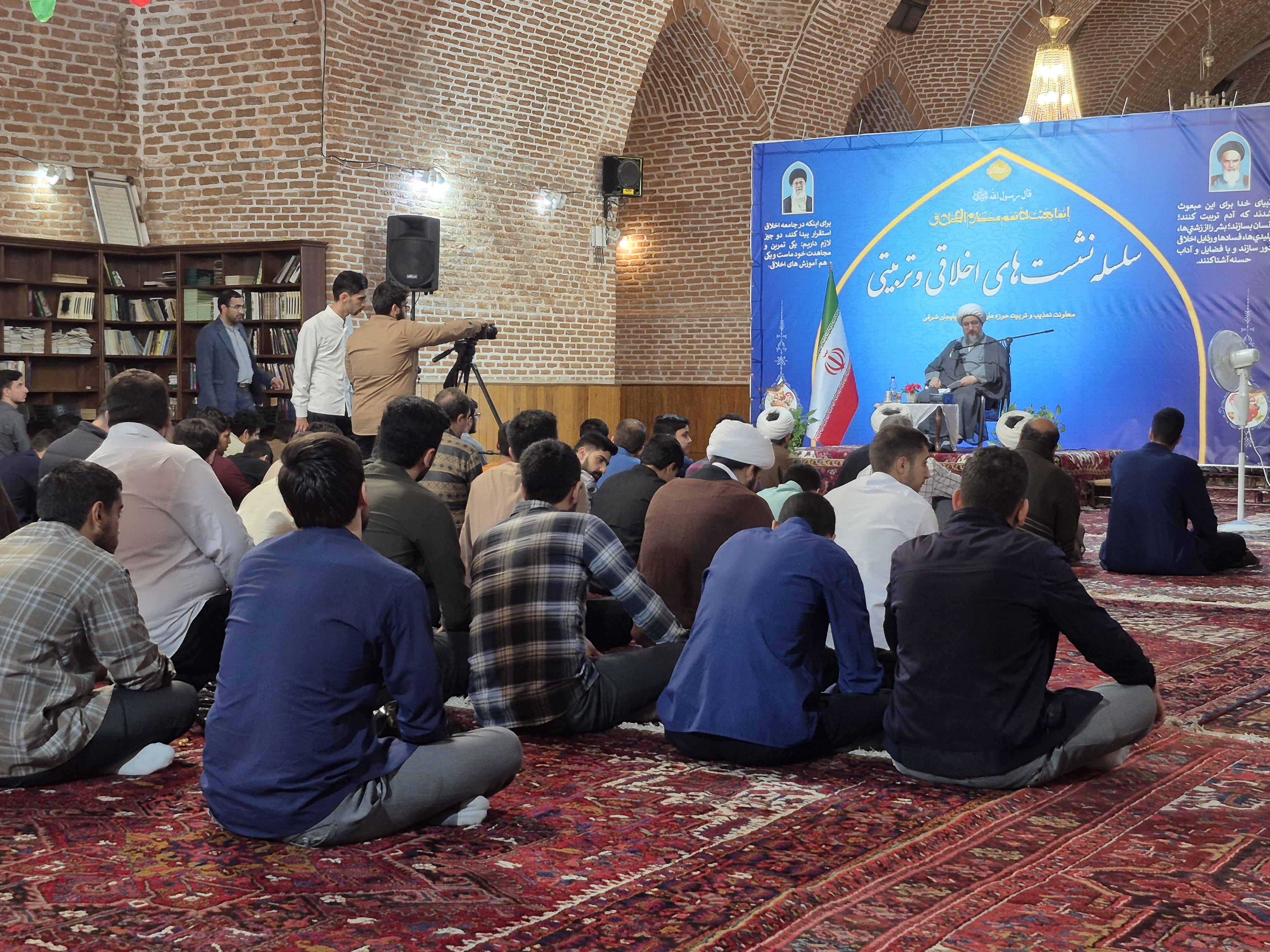 سلسله نشست‌های ماهانه اخلاقی حجت‌الاسلام والمسلمین مطهری‌اصل در تبریز آغاز شد