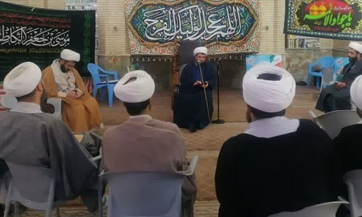از رونمایی کتاب تا تبیین منشور رهبر انقلاب در مدرسه علمیه کازرون