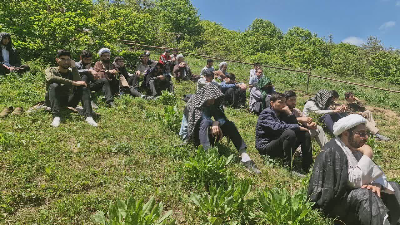 اردوی یک‌روزه طلاب مرند به یاد شهدای خدمت برگزار شد