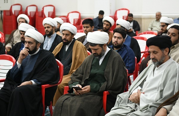 مراسم تجلیل از برگزیدگان مدرسه تخصصی فقه الرضا شیراز برگزار شد