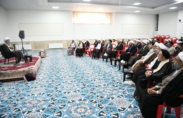 مراسم تجلیل از برگزیدگان مدرسه تخصصی فقه الرضا شیراز برگزار شد