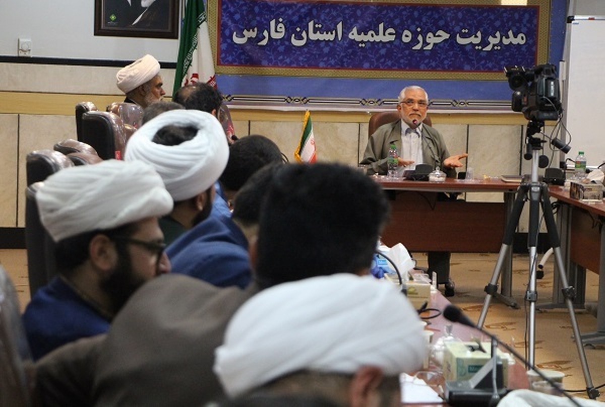 ضرورت آموزش سبک مدیریت اسلامی به روحانیون