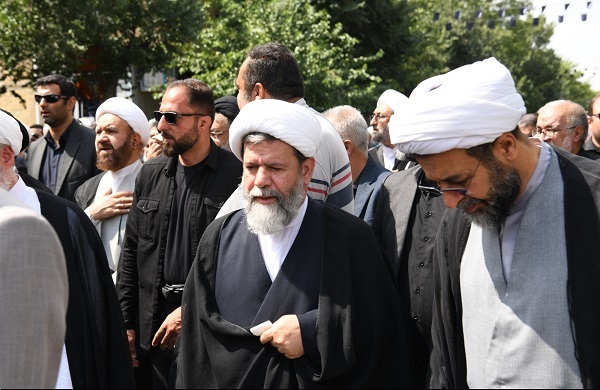 آیت الله موحد با حضور گسترده علماء و روحانیون شیراز تشییع شد